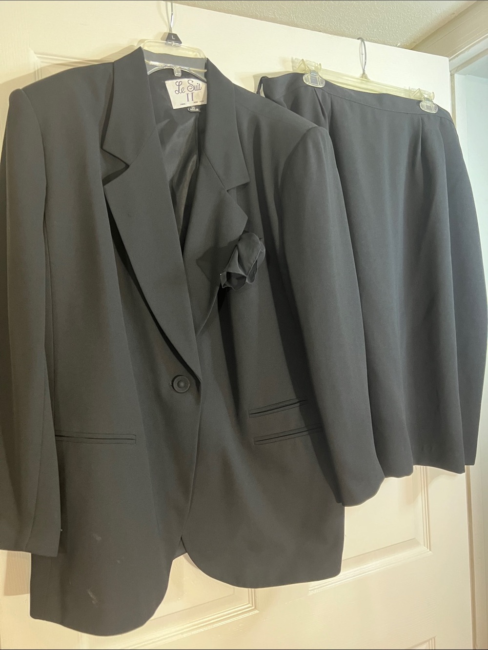 Le Suit Black Women's Blazer and Skirt Two-Piece Set